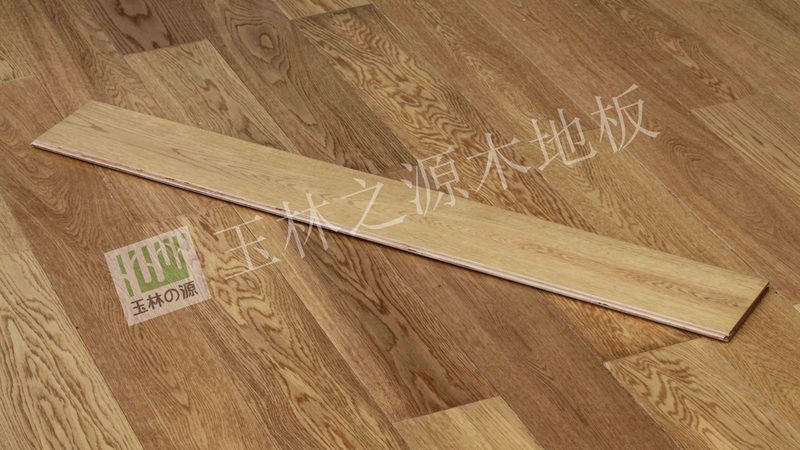 自粘地板与锁扣地板：地砖上铺的完美搭档？**